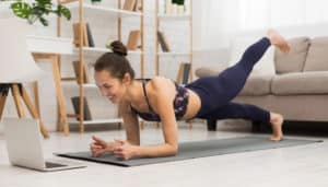 Cours de Pilates en ligne : avantages et inconvénients