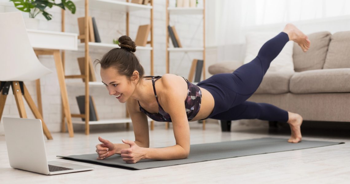 Cours de Pilates en ligne : avantages et inconvénients